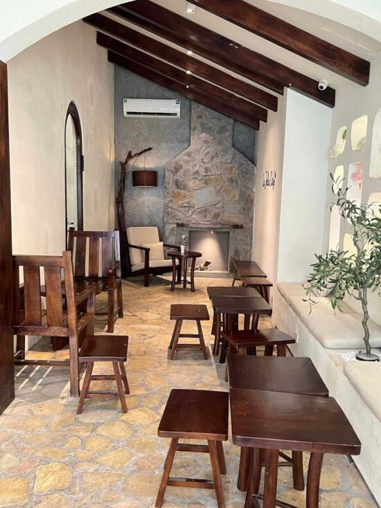 Dấu hiệu loa quán cà phê bị tắt đột ngột hoặc không phát tiếng