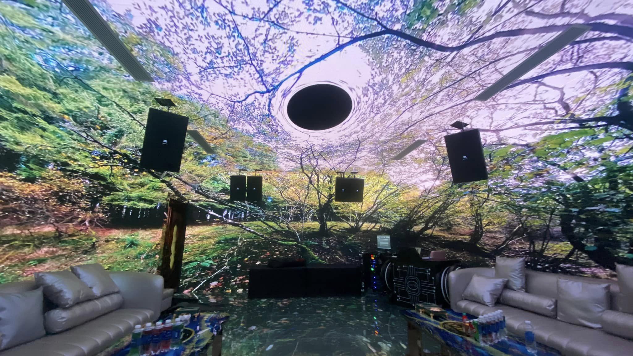 Âm thanh rõ ràng trong quán karaoke Âm thanh rõ ràng trong quán karaoke