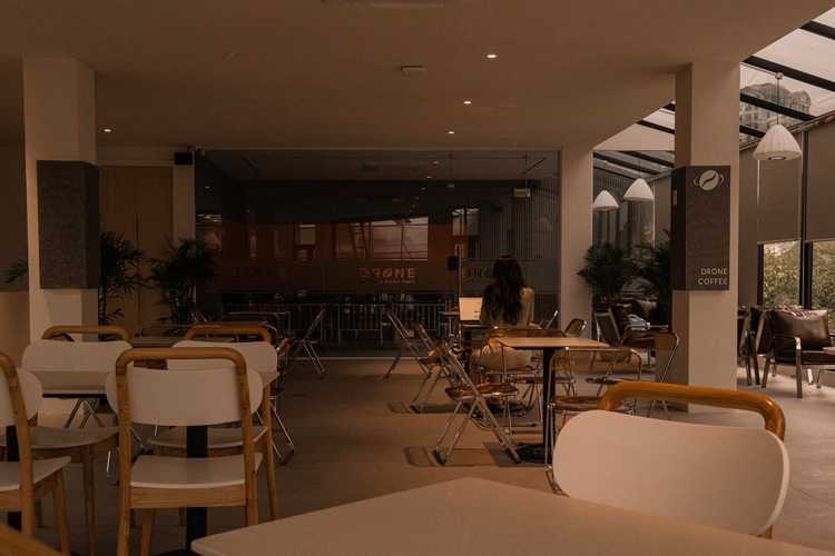 Tại sao cần lắp đặt hệ thống âm thanh đơn giản cho quán cà phê?