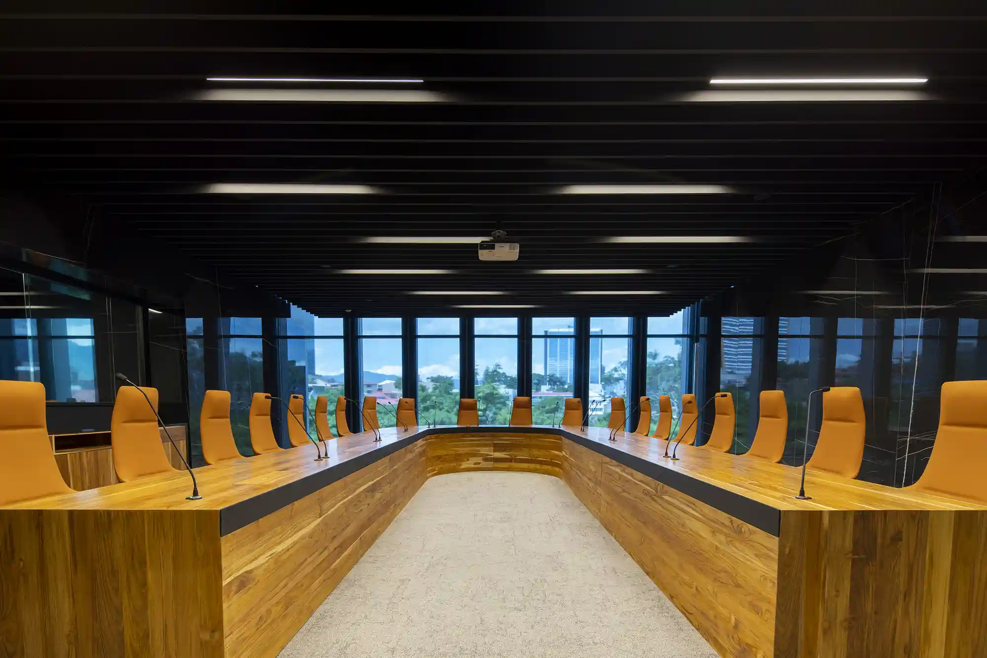 Dấu hiệu nhận biết micro phòng họp bị hú rít